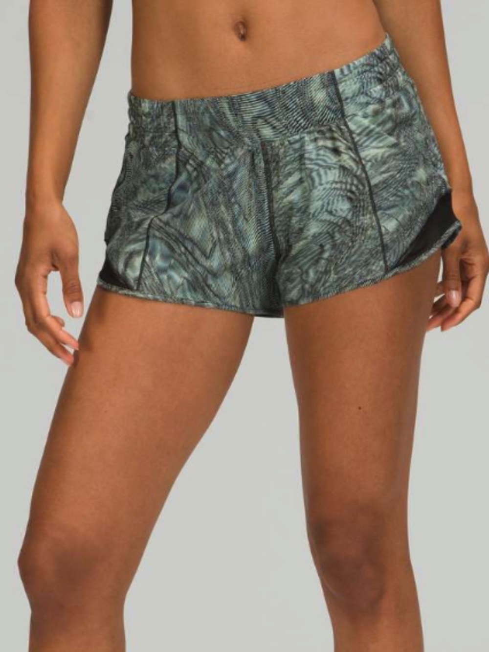 Lululemon Hotty Hot Low Rise Short 2.5"